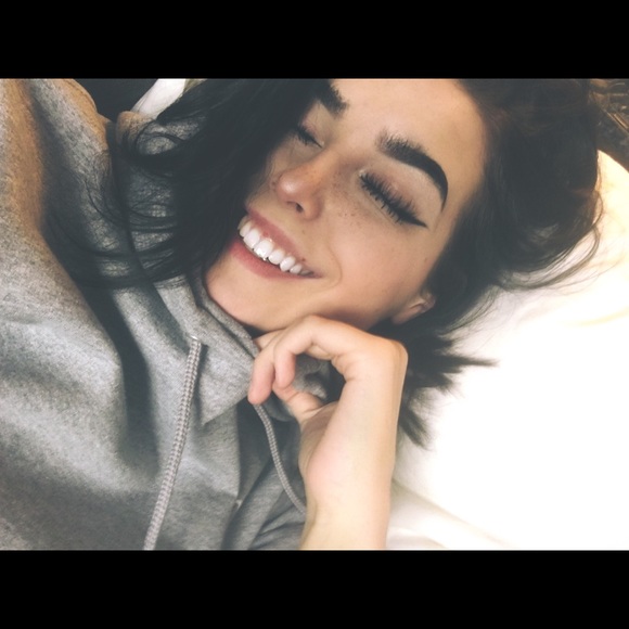 Meet your Posher, Madison - Picture 1 of 1